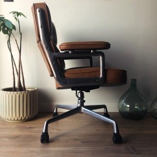 Fauteuil Lobby, Eames